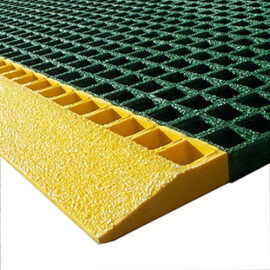 Close up of a mesh edging ramp - green mesh with yellow edging